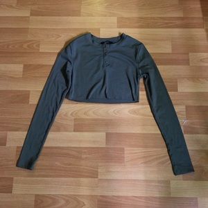FOREVER 21 Forest green cropped long sleeve shirt